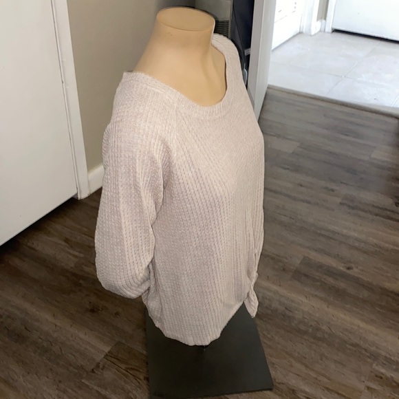 5/$25 SALE!! Nine Britton Sweater Top L - Picture 2 of 6